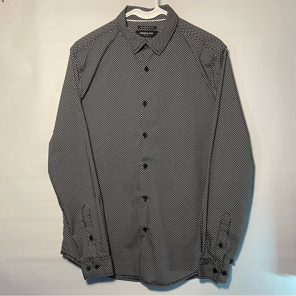 Kenneth Cole mens long sleeve button up dress shirt  slim fit size medium.